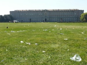Reggia Caserta: parco sporco, il sottosegretario si indigna