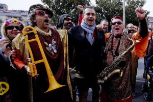 Napoli: sindaco a carnevale Scampia, città piena d'amore