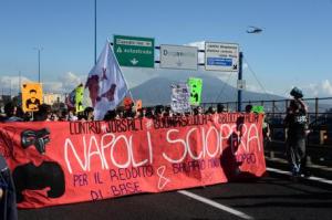++ Sciopero: manifestanti bloccano Tangenziale Napoli ++