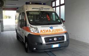 Salute: ambulanza al pronto soccorso dell'ospedale di Carate Brianza