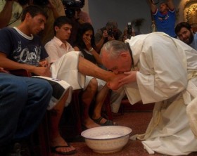 Papa Francesco e la lavanda dei piedi