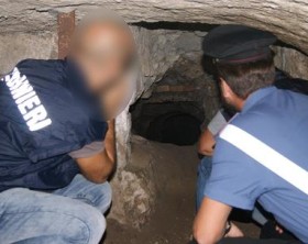 Trovato dai carabinieri a Napoli cunicolo "banda del buco"