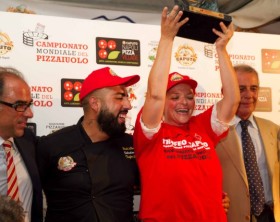 Teresa-Iorio-Campione-Mondiale-pizza-Stg-640x426