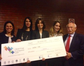 La premiazione del Team di Ricercatrici tutto al femminile di Futura DIAGNOSTICS. Alessia Berni, Valeri