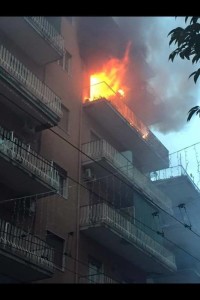 Incendio in un'abitazione a Portici nel giorno di Natale