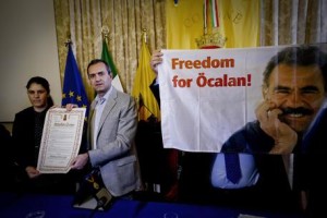 De Magistris conferisce cittadinza onoraria a Ocalan