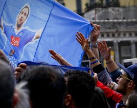 Calcio: flash-mob a Napoli contro squalifica a  Higuain