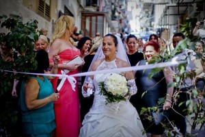 Finta sposa trans a Napoli, così Francesca realizza 'sogno'