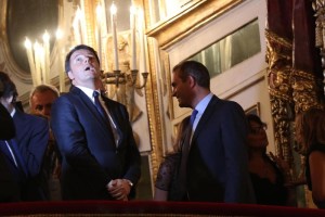 Renzi a Napoli: solo un rapido saluto tra premier e sindaco