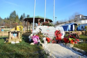 Foto LaPresse - Roberto Settonce 22/12/2016 Amatrice prima di Natale nella foto:il presepe vicino al monumento per i caduti del terremoto  Photo LaPresse - Roberto Settonce 22th December 2016 Amatrice before Christmas in the photo: nativity near a monumento for death of heartquake