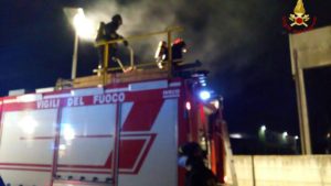 A fuoco azienda plastica nel padovano,alta colonna fumo