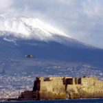 Napoli 23 Dicembre 2003:Vesuvio con neve (Foto Cesare Abbate)