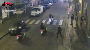 3876_torre-del-greco-sparano-ad-un-ventunenne-per-rapinargli-lo-scooter-lo-riducono-in-fin-di-vita