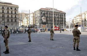 Foto 1 - Presidio dei militari di Strade Sicure a Piazza Garibaldi Napoli