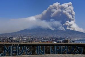 Incendi:Vesuvio; a Trecase via residenti in area interessata