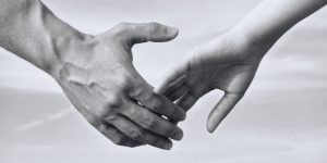 o-holding-hands-facebook-1170x585