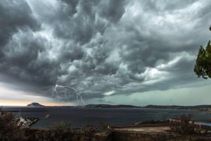 maltempo-campania-temporali-e-nubifragi-anche-a-napoli