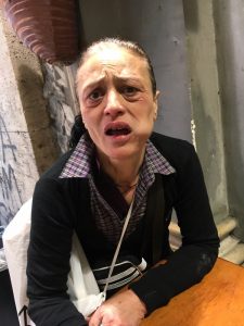 Barbona vittima di baby gang a Napoli, aiutatemi