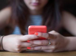 cyberbullismo-caso-kqrc-u460501437121653yh-1224x916corrieremezzogiorno-web-mezzogiorno-593x443