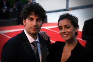 cristiana-dellanna-con-il-marito-emanuele-scamardella_red-carpet-a-venezia_5-settembre-2018_ph-michele-pelosio-copia