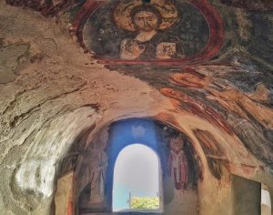 interno-abbazia-santa-maria-de-olearia