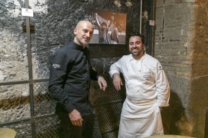 da-dx-chef-gigi-crispino-della-salumeria-upnea-e-chef-massimiliano-mascia-del-ristorante-san-domenico-di-imola-2-stelle-michelin_