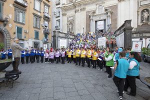 canta-suona-e-cammina-esibizione-duomo-di-napoli