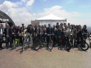 il-manager-didattico-natascia-villani-con-la-squadra-dei-docenti-del-nuovo-corso-di-laurea-in-economia-management-e-sostenibilita-e-gli-studenti-di-green-economy