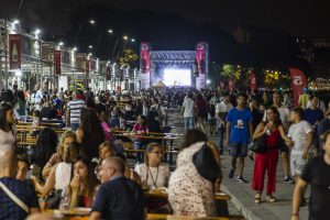 famiglie-e-turisti-al-bufala-fest