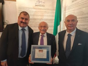 franco-salvatore-con-lucio-pastore-e-con-il-fondatore-del-cenacolo-della-cultura-e-delle-scienze-luigi-mileto