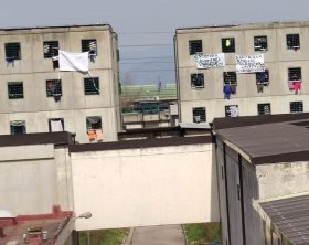 Coronavirus: 'Entrato Covid nel carcere', protesta a Napoli