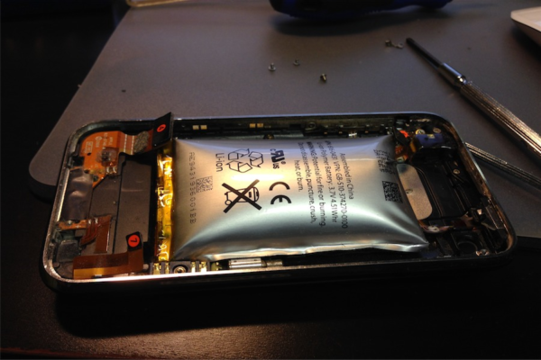 batteria-smartphone-esplosa-600x400